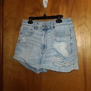 American Eagle Light Wash Distressed Size 6 High Waisted Stretch Mom Shorts